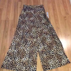 New Directions palazzo leopard pants NWT size Med
